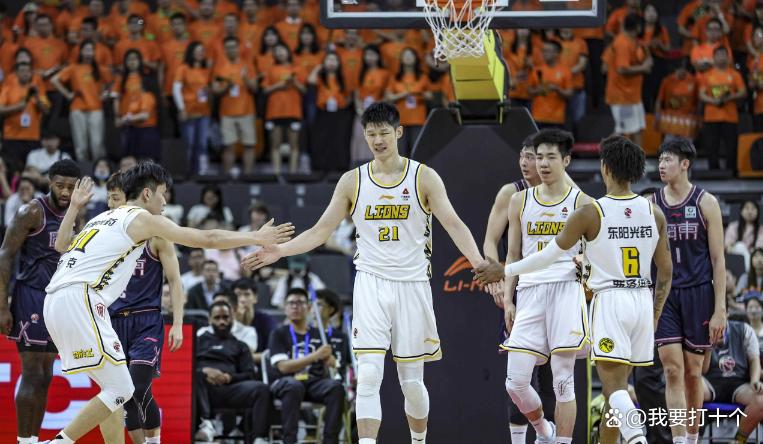 熊猫体育中国-广厦男篮训练开放日，集结日扳平良机引欢呼，英超在即，年轻球员得到机会(拓也哥矛与盾视频完整版)